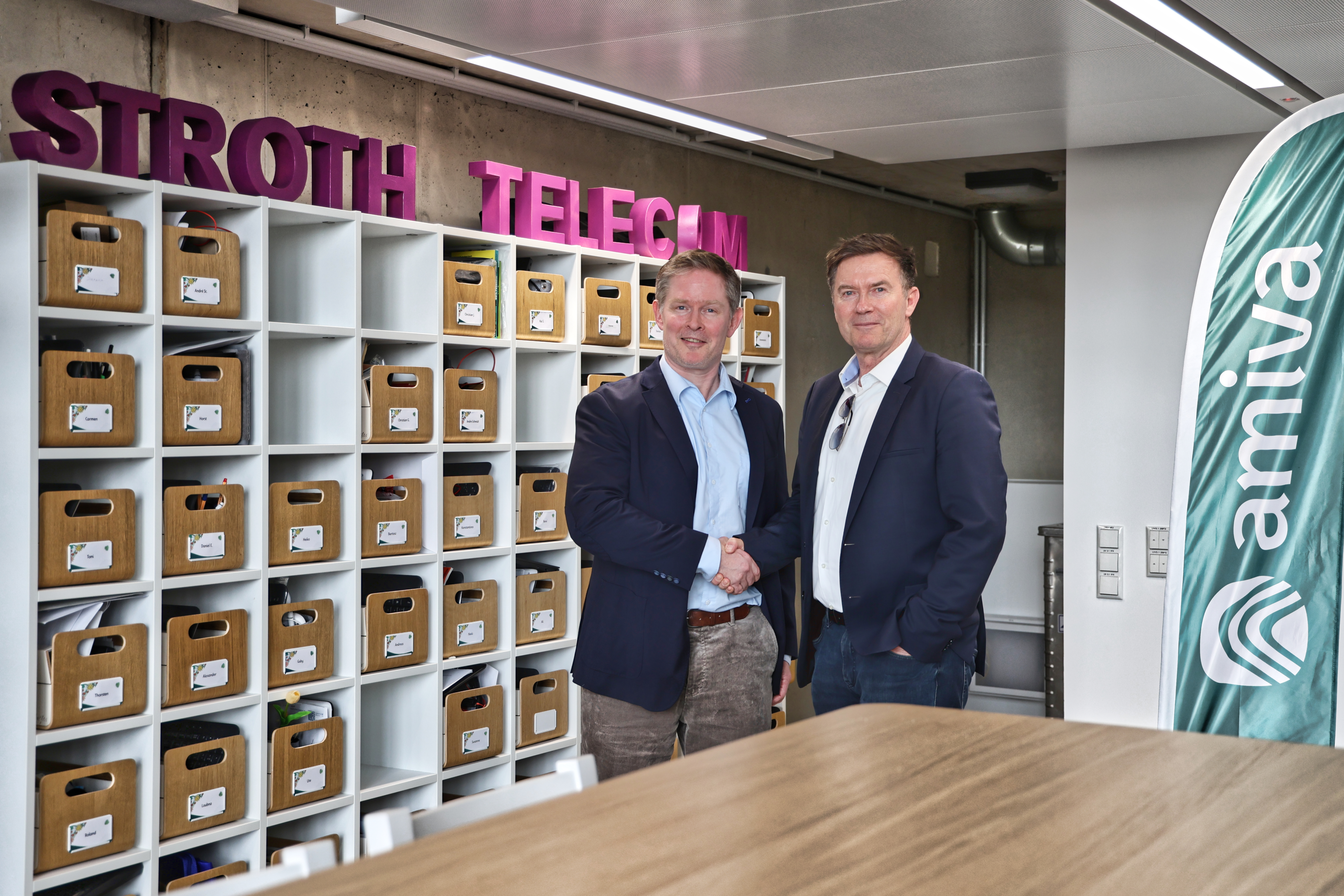 Machen bei der Glasfasertransformation jetzt gemeinsame Sache: Thorsten von der Stück, Geschäftsführer Stroth Telecom (l.) und Jürgen Rohr, Executive Director Carrier Management bei Plusnet. Foto: Dennis Knake/Plusnet GmbH